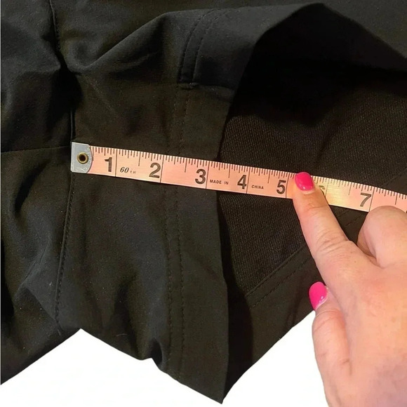 Old Navy High-Waisted StretchTech Water-Repellent WrapSkort for Women plus size - Picture 4 of 8